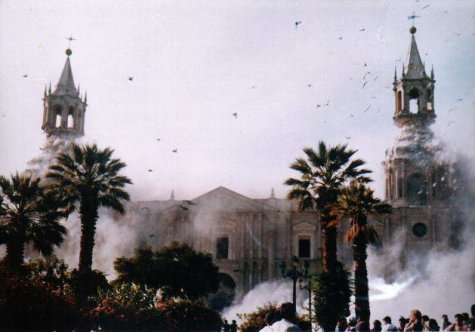 Arequipa Cathedral shaken by the quake